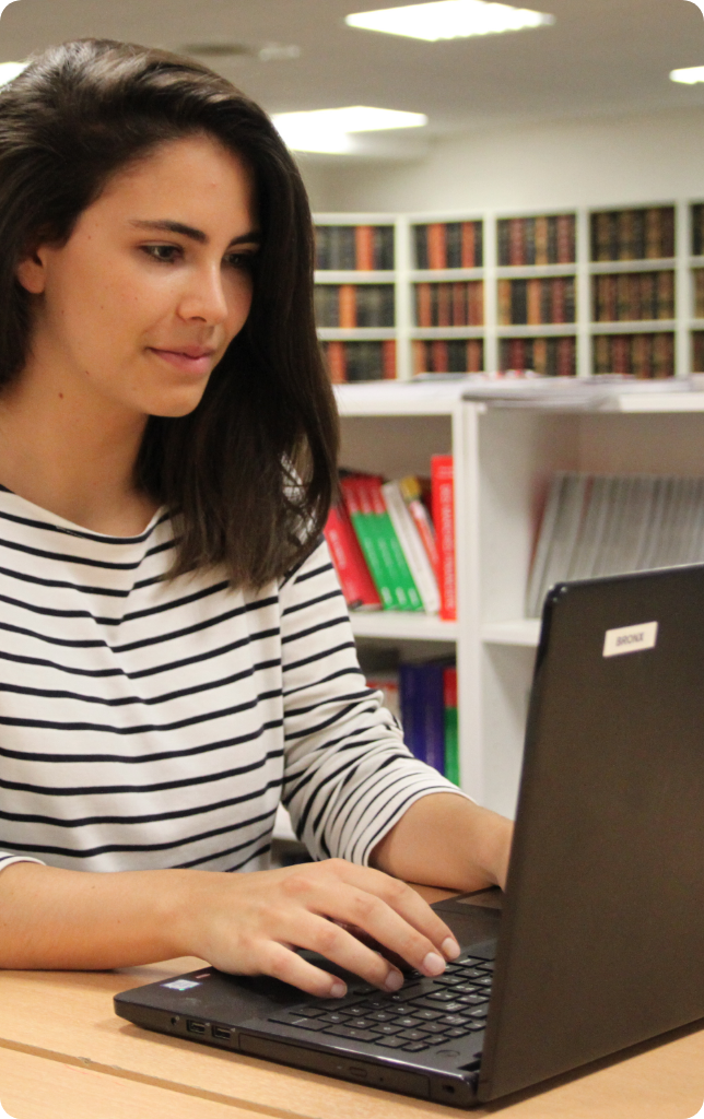Etudiante Major Droit apprentissage à distance